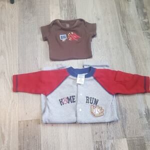 𝅺two small baby onesies 6-12.5 lbs
